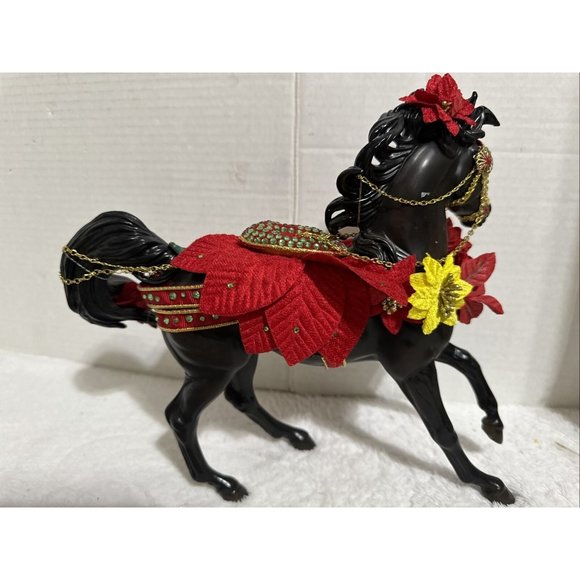 Traditional Breyer 2012 Christmas Holiday Horse Noche Buena Ethereal - Picture 5 of 10